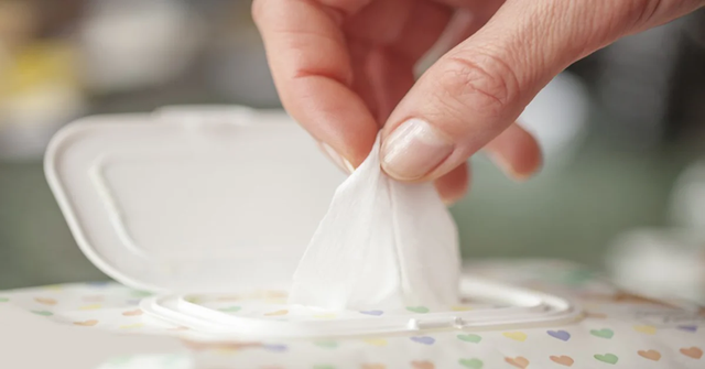 Cảnh b&aacute;o: 4 nh&atilde;n hiệu khăn ướt c&oacute; thể nhiễm vi khuẩn nguy hiểm, hơn 60 người mắc bệnh, 6 người đ&atilde; tử vong- Ảnh 1.