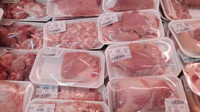 Thịt heo đ&oacute;ng khay trong si&ecirc;u thị: Nh&acirc;n vi&ecirc;n n&oacute;i thẳng "khay n&agrave;o n&ecirc;n tr&aacute;nh" - Ảnh 3.