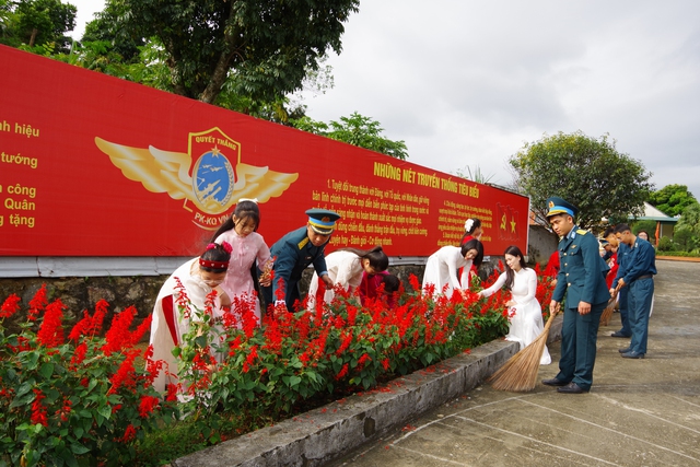 Sức trẻ xung kích trên trận địa tên lửa Trung đoàn 213 - Ảnh 9.