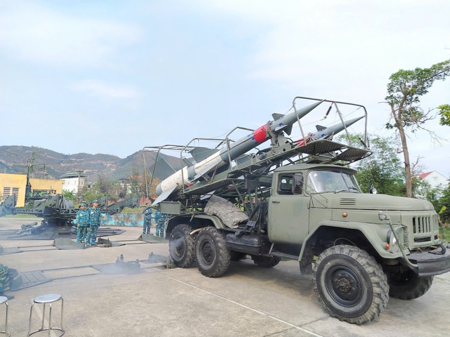 Sức trẻ xung kích trên trận địa tên lửa Trung đoàn 213 - Ảnh 5.