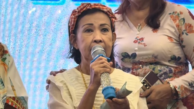 Vợ cũ Bảo Chung kh&ocirc;ng đứng nổi, x&uacute;c động cầm 20 triệu - Ảnh 2.