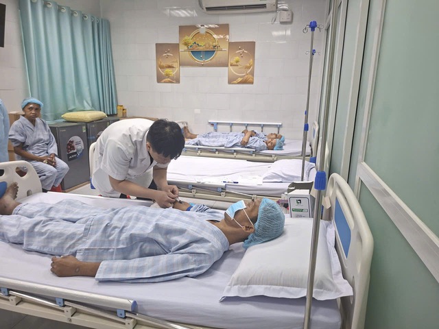 Ấm &aacute;p t&igrave;nh người: Chương tr&igrave;nh phẫu thuật Phaco miễn ph&iacute; cho người bệnh t&acirc;m thần - Ảnh 5.