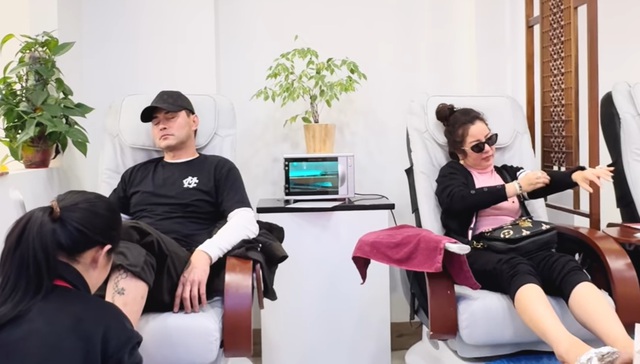 Nam diễn vi&ecirc;n qua Mỹ 8 năm l&agrave;m chủ 2 tiệm nail, n&oacute;i tiếng Anh như gi&oacute; - Ảnh 1.