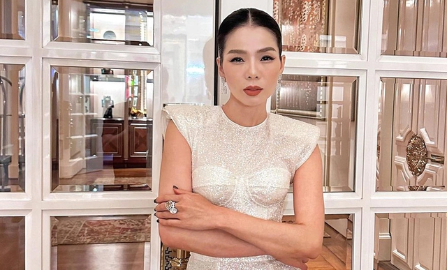 Lệ Quy&ecirc;n sống sang chảnh trong biệt thự 600m2, tuy&ecirc;n bố 3,6 tỷ chỉ đủ x&acirc;y cổng nh&agrave; - Ảnh 1.