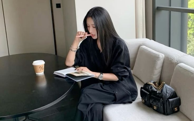 18h &ldquo;check-out&rdquo; nhưng kh&ocirc;ng tan l&agrave;m: D&acirc;n văn ph&ograve;ng tự nguyện OT v&igrave; thiếu tiền- Ảnh 3.