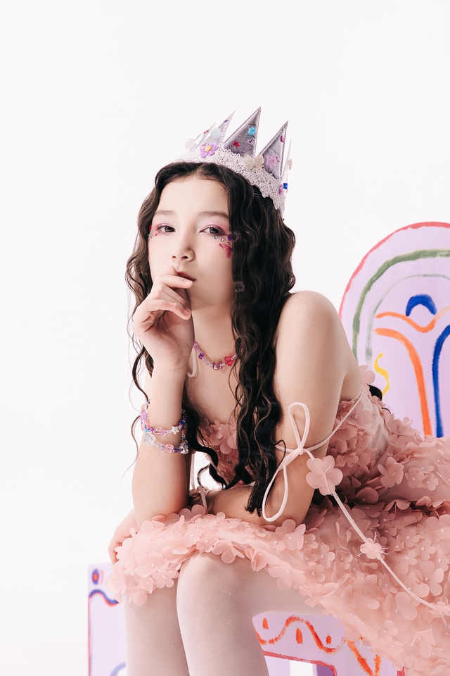 M&agrave;n lột x&aacute;c của giọng ca lai Việt &ndash; Đức, thạo 4 ng&ocirc;n ngữ, từng đứng chung s&acirc;n khấu với Modern Talking- Ảnh 7.