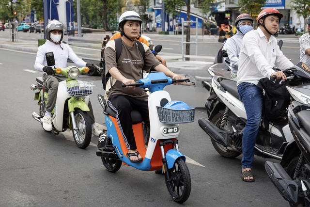 Xe đạp điện c&ocirc;ng cộng thu h&uacute;t người d&acirc;n trải nghiệm ở trung t&acirc;m Th&agrave;nh phố Hồ Ch&iacute; Minh: L&agrave;n gi&oacute; mới cho giao th&ocirc;ng xanh - Ảnh 3.