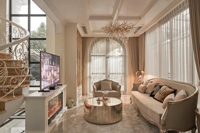 Lệ Quy&ecirc;n sống sang chảnh trong biệt thự 600m2, tuy&ecirc;n bố 3,6 tỷ chỉ đủ x&acirc;y cổng nh&agrave; - Ảnh 7.