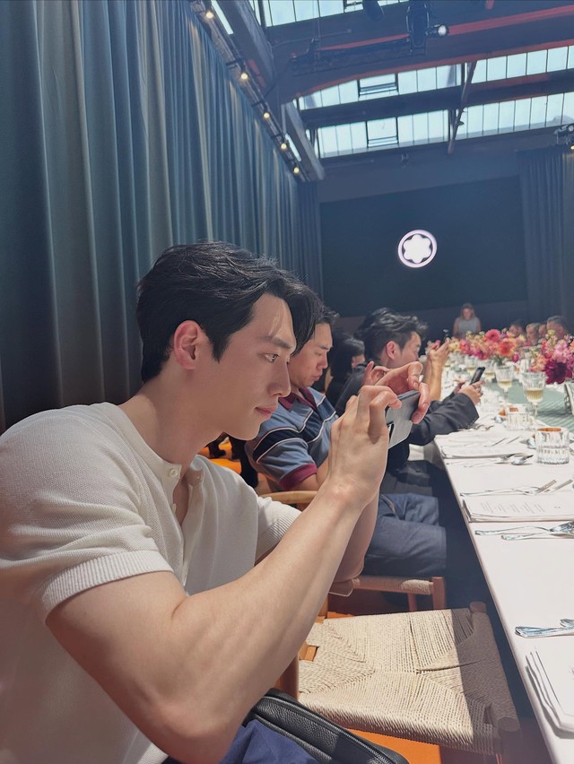 Mỹ nam khiến Jisoo m&ecirc; mẩn: Từ mặt tới th&acirc;n h&igrave;nh đều nức nở, đ&ocirc;i mắt hổ ph&aacute;ch chỉ 5% thế giới c&oacute; được- Ảnh 10.