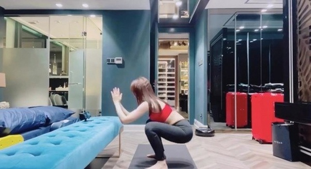 B&ecirc;n trong căn hộ triệu đ&ocirc; của đạo diễn trăm tỷ: View bao trọn S&agrave;i G&ograve;n, nội thất đắt đỏ đến  - Ảnh 8.