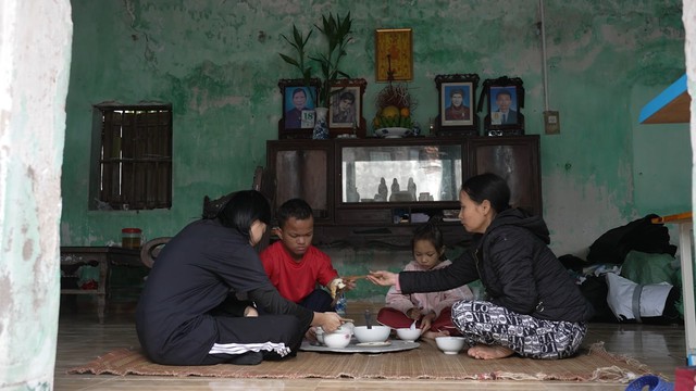 H&agrave; Đức Chinh bật kh&oacute;c nức nở- Ảnh 1.