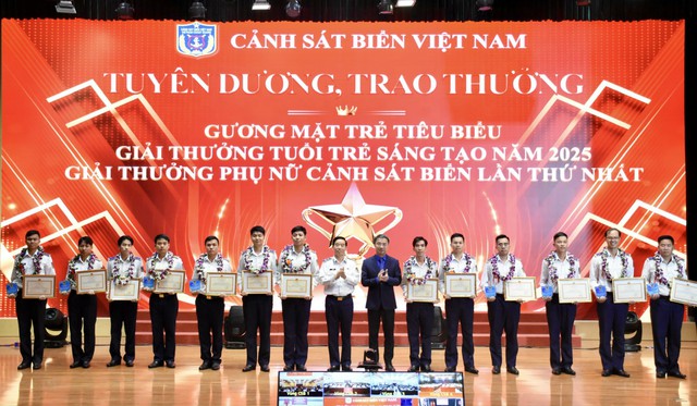 Tuy&ecirc;n dương Gương mặt trẻ ti&ecirc;u biểu, trao Giải thưởng Tuổi trẻ s&aacute;ng tạo năm 2025 v&agrave; Giải thưởng Phụ nữ Cảnh s&aacute;t biển lần thứ Nhất - Ảnh 3.