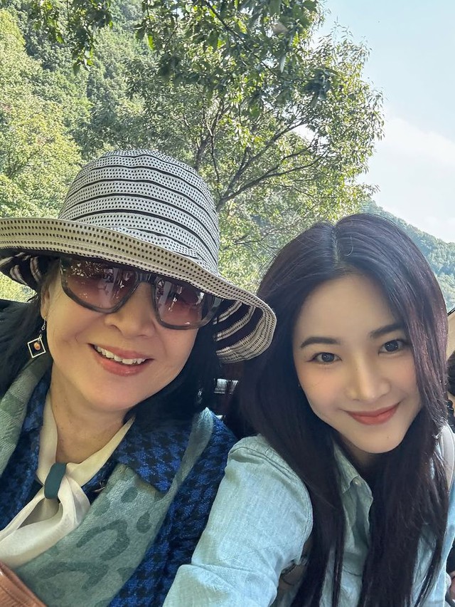 &ldquo;Đưa tiền mẹ kh&ocirc;ng cầm, mua quần &aacute;o mẹ kh&ocirc;ng chịu, con phải l&agrave;m g&igrave; để b&aacute;o hiếu?&rdquo;, c&acirc;u trả lời khiến t&ocirc;i nhận ra m&igrave;nh đ&atilde; hiểu sai từ đầu - Ảnh 1.