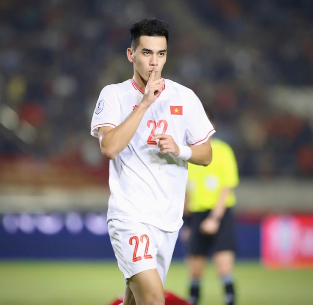 C&uacute; sốc cho Tiến Linh  - Ảnh 1.