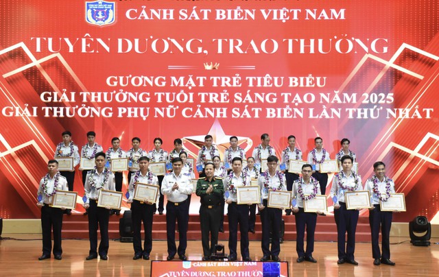 Tuy&ecirc;n dương Gương mặt trẻ ti&ecirc;u biểu, trao Giải thưởng Tuổi trẻ s&aacute;ng tạo năm 2025 v&agrave; Giải thưởng Phụ nữ Cảnh s&aacute;t biển lần thứ Nhất - Ảnh 4.