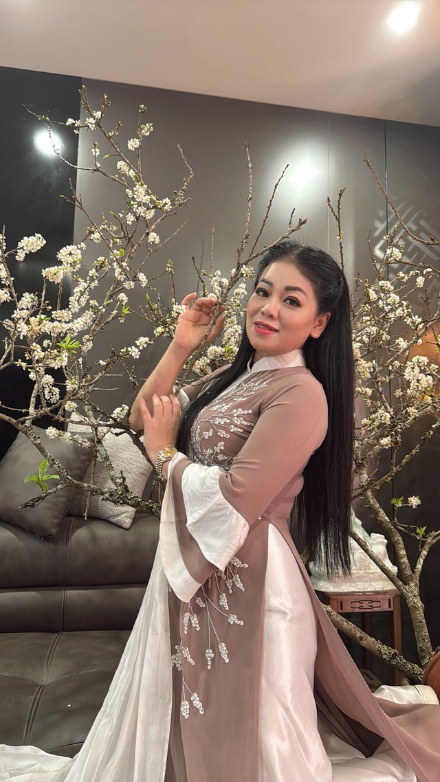 Mẹ đơn th&acirc;n 4 con l&agrave; "nữ ho&agrave;ng nhạc đỏ" bất ngờ chia sẻ về h&ocirc;n nh&acirc;n- Ảnh 3.