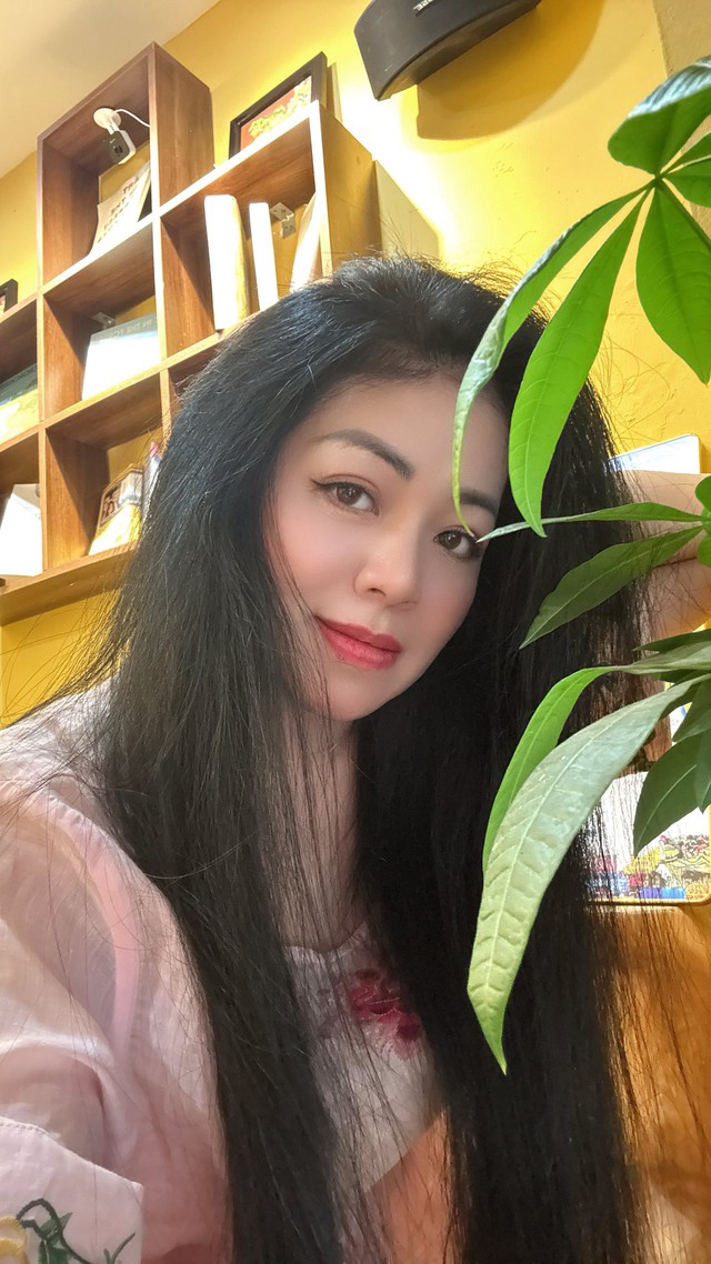 Mẹ đơn th&acirc;n 4 con l&agrave; "nữ ho&agrave;ng nhạc đỏ" bất ngờ chia sẻ về h&ocirc;n nh&acirc;n- Ảnh 1.