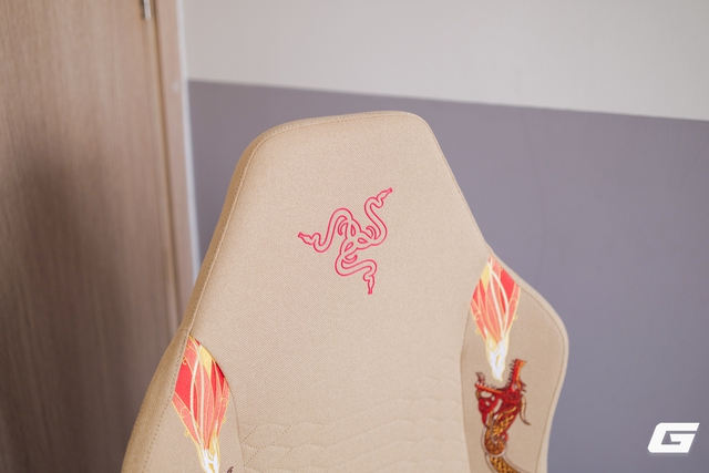 Sờ tận tay "rồng thần" Dragon Lore ngo&agrave;i đời thực với Razer Iskur V2 X CS2 Edition: - Ảnh 38.