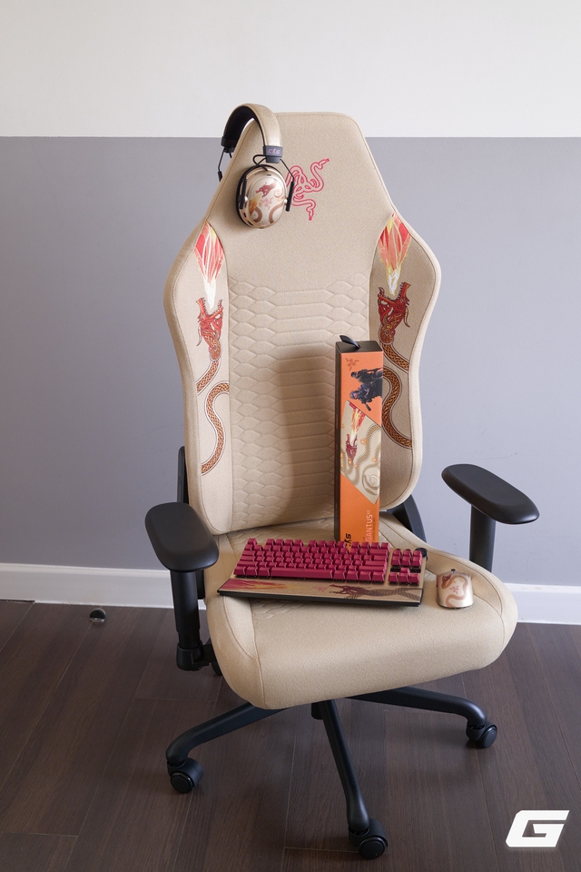 Sờ tận tay "rồng thần" Dragon Lore ngo&agrave;i đời thực với Razer Iskur V2 X CS2 Edition: - Ảnh 44.