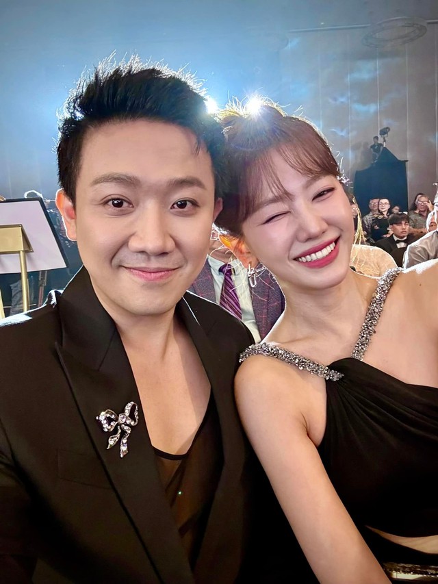 B&ecirc;n trong căn hộ triệu đ&ocirc; của đạo diễn trăm tỷ: View bao trọn S&agrave;i G&ograve;n, nội thất đắt đỏ đến  - Ảnh 1.