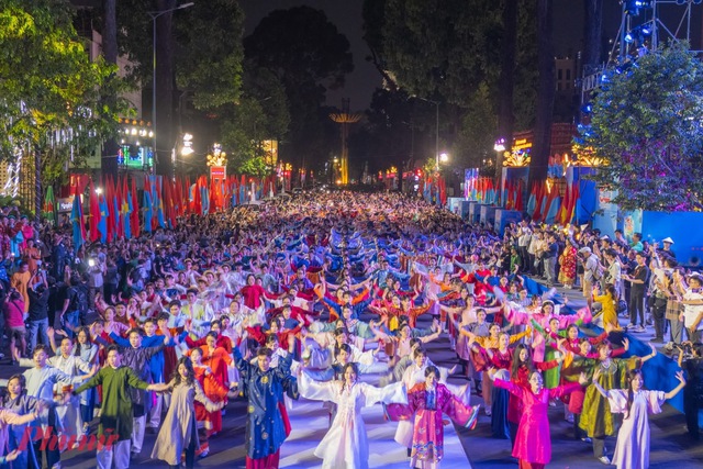 Rực rỡ sắc m&agrave;u tuổi trẻ tại Lễ hội Thanh ni&ecirc;n Th&agrave;nh phố Hồ Ch&iacute; Minh lần thứ 6: Kh&aacute;t vọng trong kỷ nguy&ecirc;n mới - Ảnh 4.