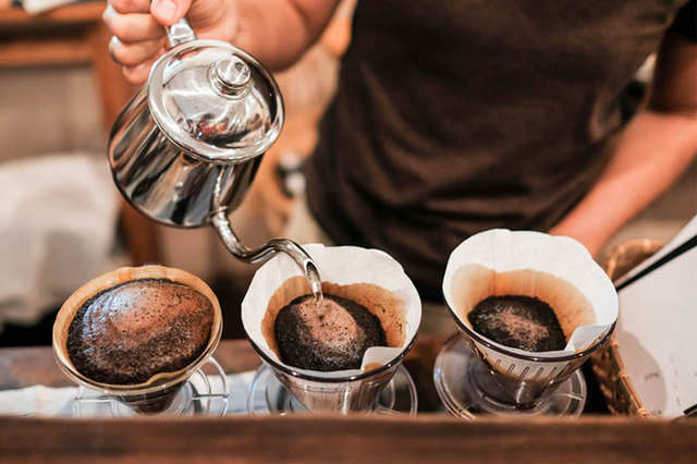 Nghi&ecirc;n cứu Harvard theo d&otilde;i 131.821 người: Uống c&agrave; ph&ecirc;, tr&agrave; mỗi ng&agrave;y c&oacute; thể giảm nguy cơ sa s&uacute;t tr&iacute; tuệ, nhưng đừng vượt qu&aacute; mức n&agrave;y- Ảnh 2.