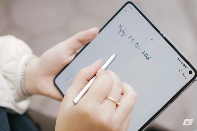 Đ&aacute;nh gi&aacute; smartphone gập OPPO Find N6: Sự tỉ mỉ trong từng đường n&eacute;t nhỏ - Ảnh 10.