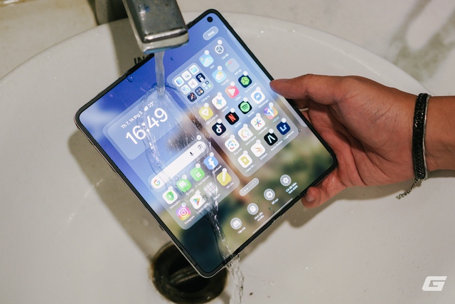 Đ&aacute;nh gi&aacute; smartphone gập OPPO Find N6: Sự tỉ mỉ trong từng đường n&eacute;t nhỏ - Ảnh 9.