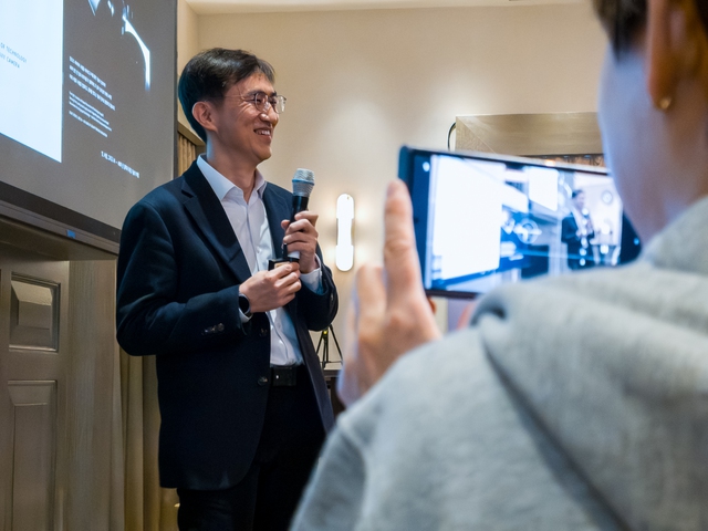 Samsung n&oacute;i g&igrave; về camera Galaxy S26: Kh&ocirc;ng chạy đua phần cứng, AI vẫn &ldquo;đi sau&rdquo; ở kh&acirc;u chụp - Ảnh 1.