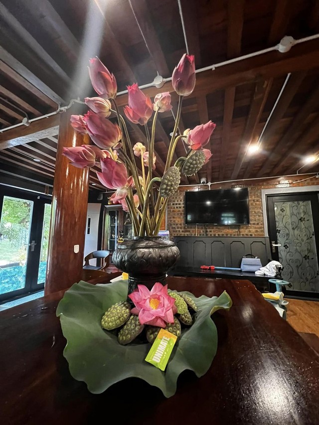 Cơ ngơi của NSND Xu&acirc;n Bắc: 4 mặt đều l&agrave; gỗ tự nhi&ecirc;n, rộng ng&agrave;n m&eacute;t vu&ocirc;ng chưa đi đ&atilde; thấy "lạc lối"- Ảnh 12.