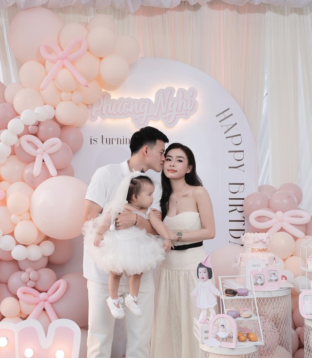 Nhan sắc vợ cầu thủ Thanh Nh&agrave;n g&acirc;y sốt - Ảnh 3.