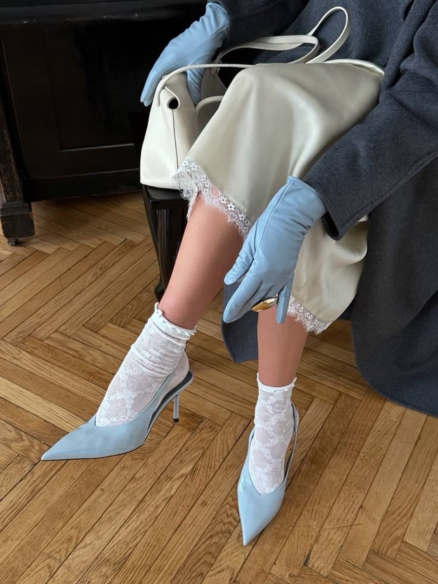 Ice Blue: M&agrave;u xanh &ldquo;băng gi&aacute;&rdquo; n&agrave;y chắc chắn phải xuất hiện trong tủ đồ 2026 của bạn!- Ảnh 12.