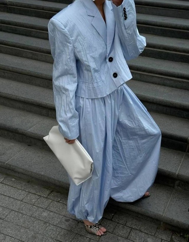 Ice Blue: M&agrave;u xanh &ldquo;băng gi&aacute;&rdquo; n&agrave;y chắc chắn phải xuất hiện trong tủ đồ 2026 của bạn!- Ảnh 9.