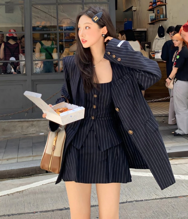 Nữ thần c&ocirc;ng sở hot nhất phim Việt giờ v&agrave;ng hiện tại: Mặc đẹp kh&ocirc;ng trượt ph&aacute;t n&agrave;o, biến văn ph&ograve;ng th&agrave;nh s&agrave;n catwalk - Ảnh 14.