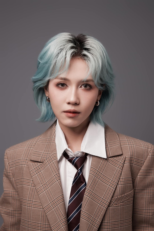 Nữ nghệ sĩ 3.6 tỷ views: Gia đ&igrave;nh 3 đời l&agrave;m qu&acirc;n nh&acirc;n, tuổi 30 mới t&igrave;m được hướng dẫn sử dụng nhan sắc - Ảnh 4.