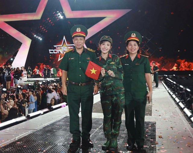 Nữ nghệ sĩ 3.6 tỷ views: Gia đ&igrave;nh 3 đời l&agrave;m qu&acirc;n nh&acirc;n, tuổi 30 mới t&igrave;m được hướng dẫn sử dụng nhan sắc - Ảnh 5.