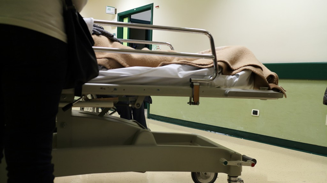 Người đ&agrave;n &ocirc;ng 30 tuổi vỡ mạch m&aacute;u mắt, đường huyết vọt l&ecirc;n 800, b&aacute;c sĩ cảnh b&aacute;o 3 nh&oacute;m thực phẩm l&agrave; thủ phạm- Ảnh 1.