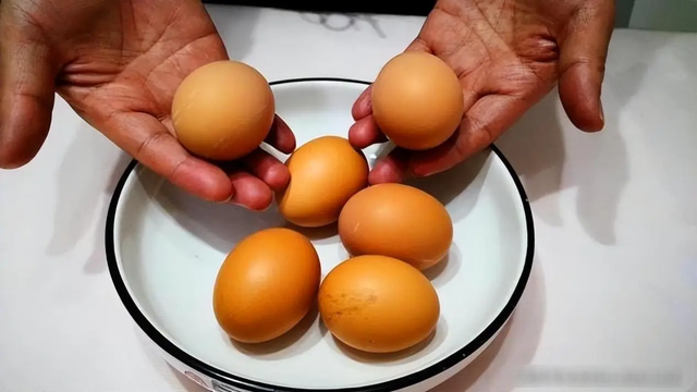 Đi chợ chọn trứng to nhất hay nhỏ nhất tốt hơn? - Ảnh 2.