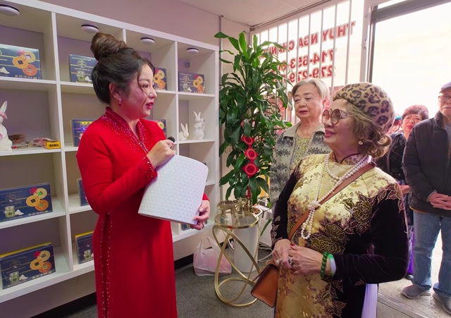 Nữ nghệ sĩ ở Mỹ n&oacute;i vợ Ch&iacute; T&agrave;i: "Tuổi n&agrave;y c&ograve;n y&ecirc;u đương g&igrave; nữa" - Ảnh 1.