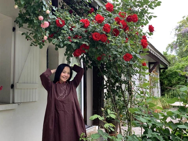 "Dương Lệ B&igrave;nh của Việt Nam" U60 vẫn tươi trẻ, d&aacute;ng thon da mịn, thừa nhận l&agrave;m việc n&agrave;y thường xuy&ecirc;n gi&uacute;p m&igrave;nh trẻ l&acirc;u- Ảnh 5.