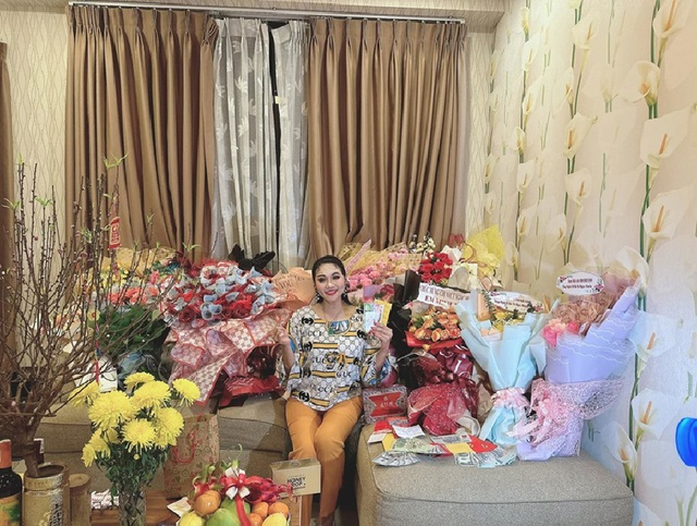 Nữ ho&agrave;ng chi bảo video: U60 vi&ecirc;n m&atilde;n l&agrave;m b&agrave; chủ, đi Mỹ như đi chợ - Ảnh 4.