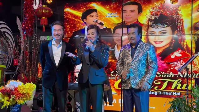 Nữ NSƯT từ Việt Nam bay sang Mỹ dự tiệc của vợ cũ Linh Tâm, nói rõ quan hệ- Ảnh 2. Nữ NSƯT từ Việt Nam bay sang Mỹ dự tiệc của vợ cũ Linh Tâm, nói rõ quan hệ- Ảnh 2.