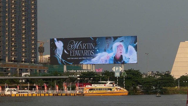 Mỹ nam 1m9 đang nổi tiếng: 6 th&aacute;ng 10 triệu fan, c&oacute; cả bức tường check-in ở H&agrave; Nội, l&agrave;m 1 TTTM đ&ocirc;ng k&iacute;n người- Ảnh 8.