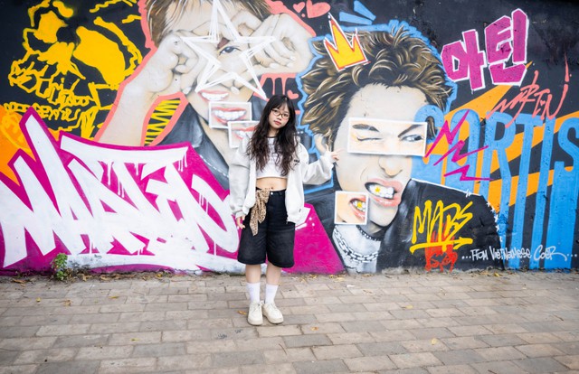 Mỹ nam 1m9 đang nổi tiếng: 6 th&aacute;ng 10 triệu fan, c&oacute; cả bức tường check-in ở H&agrave; Nội, l&agrave;m 1 TTTM đ&ocirc;ng k&iacute;n người- Ảnh 3.