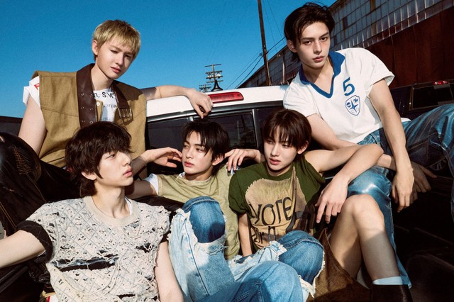 Mỹ nam 1m9 đang nổi tiếng: 6 th&aacute;ng 10 triệu fan, c&oacute; cả bức tường check-in ở H&agrave; Nội, l&agrave;m 1 TTTM đ&ocirc;ng k&iacute;n người- Ảnh 4.