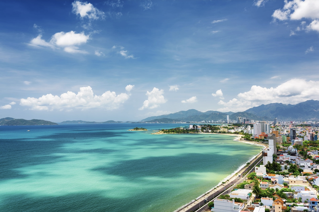 Ch&acirc;n dung b&agrave; b&aacute;n tr&aacute;i c&acirc;y v&agrave; ch&agrave;ng ti&ecirc;n c&aacute; khiến kh&aacute;ch T&acirc;y xếp h&agrave;ng d&agrave;i chờ gặp- Ảnh 1.