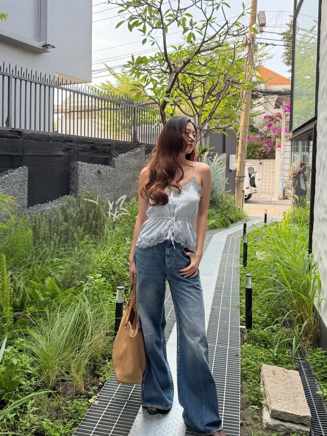 Lương Th&ugrave;y Linh, Tiểu Vy, Thi&ecirc;n &Acirc;n m&ecirc; t&iacute;t đồ lụa: M&aacute;t mẻ, sang chảnh lại rất l&uacute;ng liếng, diện m&ugrave;a h&egrave; over hợp - Ảnh 2.