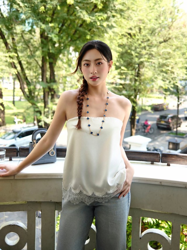 Lương Th&ugrave;y Linh, Tiểu Vy, Thi&ecirc;n &Acirc;n m&ecirc; t&iacute;t đồ lụa: M&aacute;t mẻ, sang chảnh lại rất l&uacute;ng liếng, diện m&ugrave;a h&egrave; over hợp - Ảnh 1.