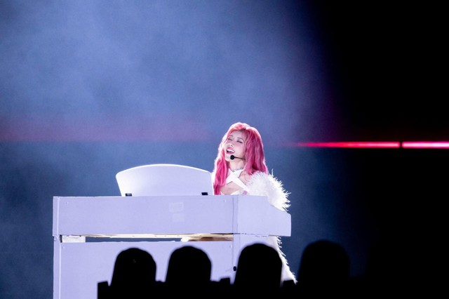 Mỹ nhân Việt khiến netizen Trung choáng váng: Lá ngọc cành vàng nhà ngoại giao, gia thế - tài năng tiểu thuyết cũng không dám viết- Ảnh 7. Mỹ nhân Việt khiến netizen Trung choáng váng: Lá ngọc cành vàng nhà ngoại giao, gia thế - tài năng tiểu thuyết cũng không dám viết- Ảnh 7.