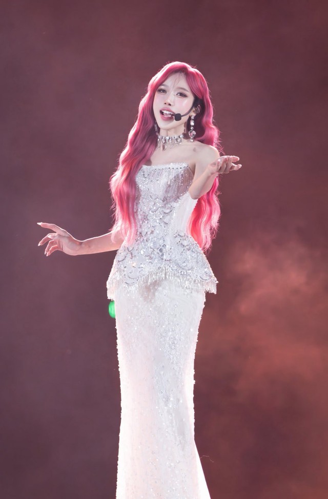 Mỹ nhân Việt khiến netizen Trung choáng váng: Lá ngọc cành vàng nhà ngoại giao, gia thế - tài năng tiểu thuyết cũng không dám viết- Ảnh 8. Mỹ nhân Việt khiến netizen Trung choáng váng: Lá ngọc cành vàng nhà ngoại giao, gia thế - tài năng tiểu thuyết cũng không dám viết- Ảnh 8.